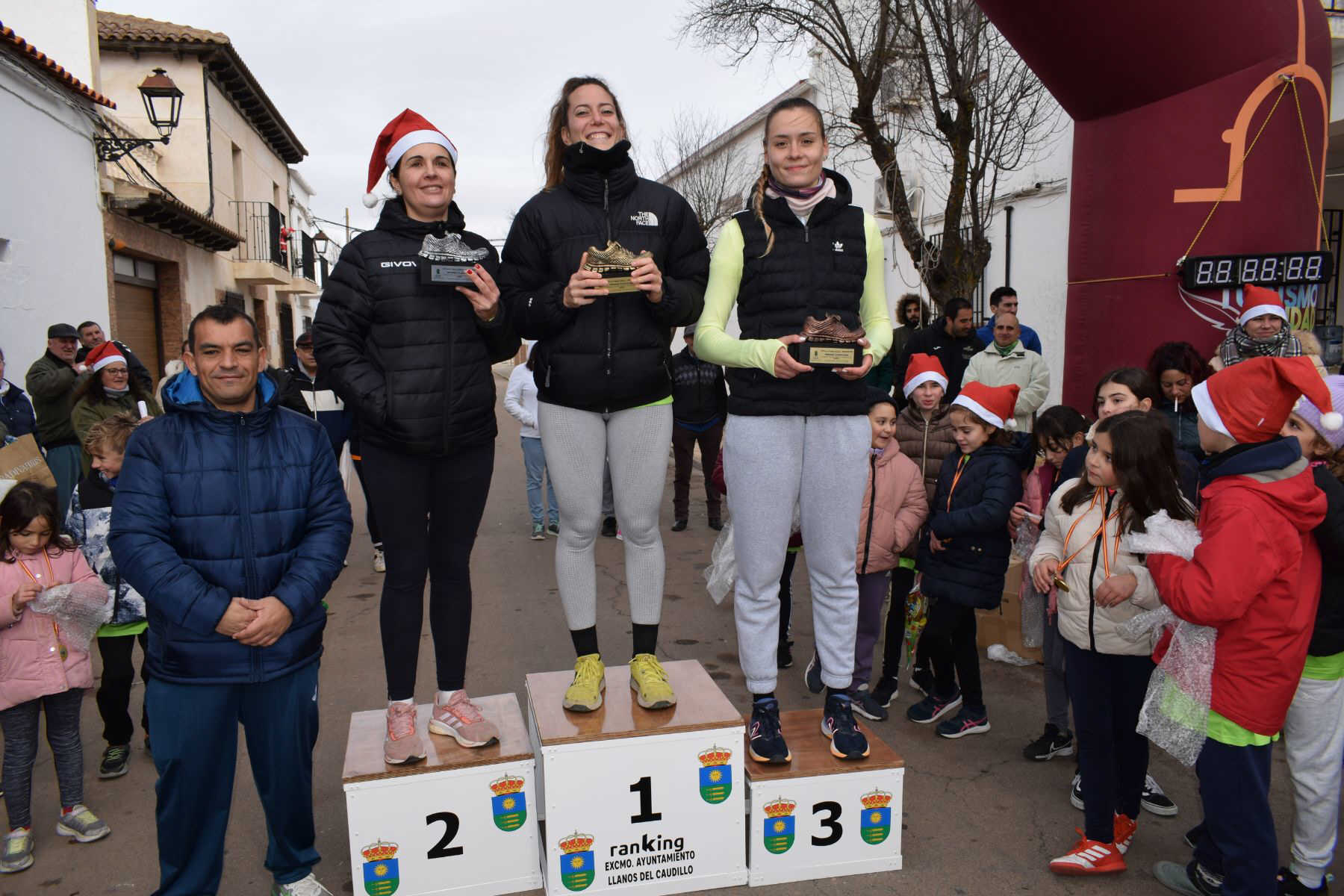 Podium 5 k femenino local imagenes VII carrera San Silvestre